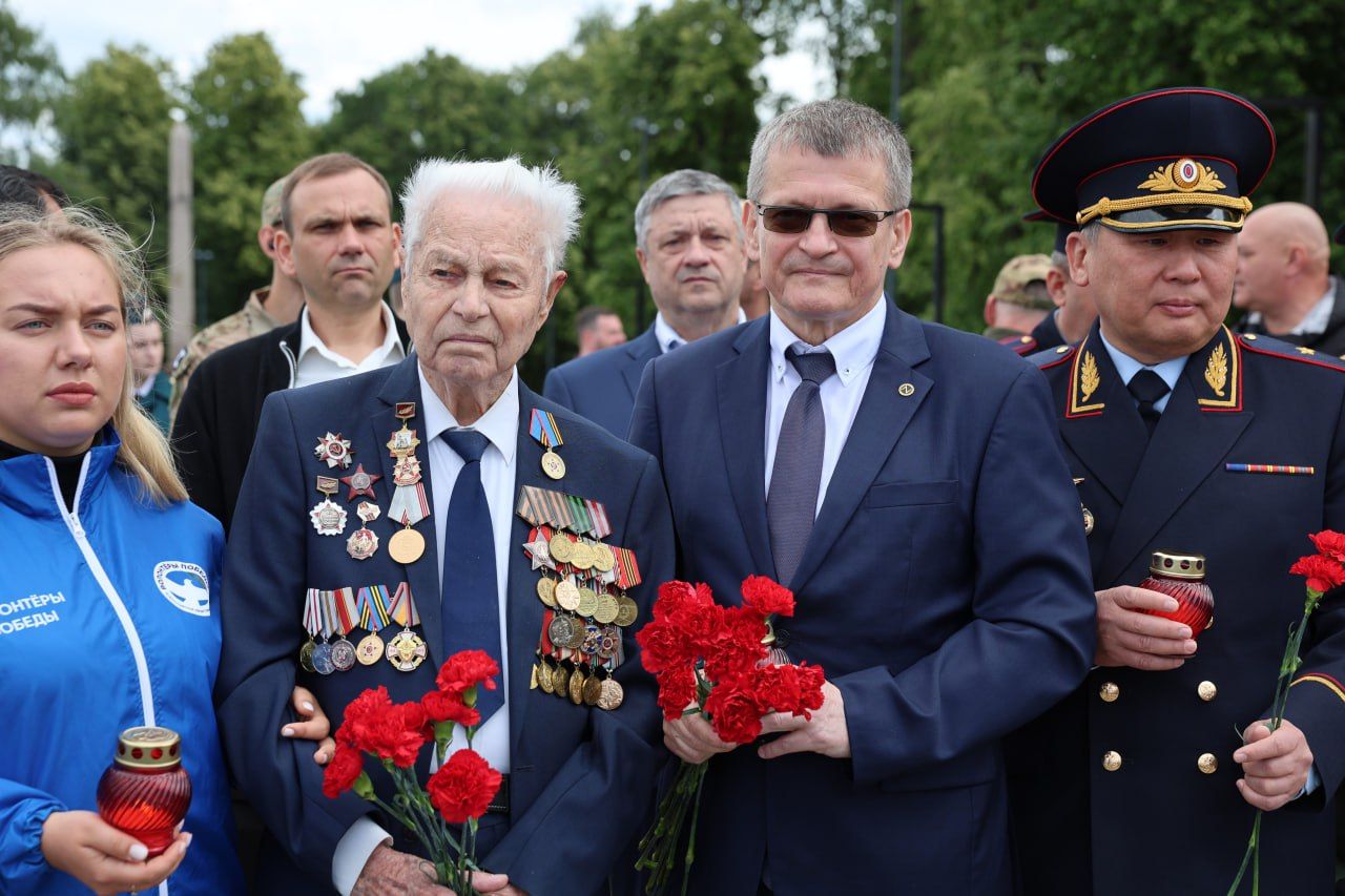 В Нижегородском кремле заложили капсулу с посланием для вскрытия в год 100-летия Победы В Нижегородском кремле заложили капсулу с посланием для вскрытия в год 100-летия Победы