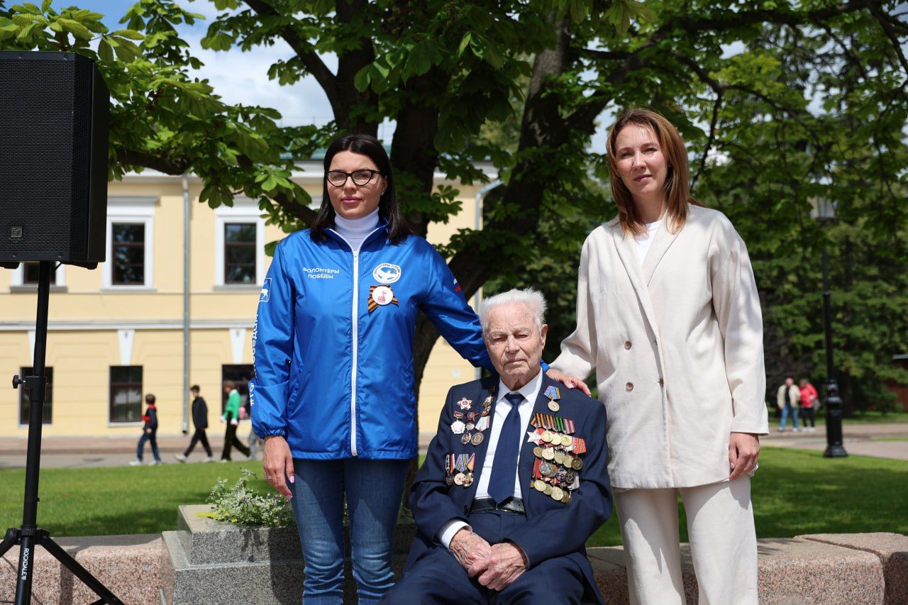 В Нижегородском кремле заложили капсулу с посланием для вскрытия в год 100-летия Победы В Нижегородском кремле заложили капсулу с посланием для вскрытия в год 100-летия Победы