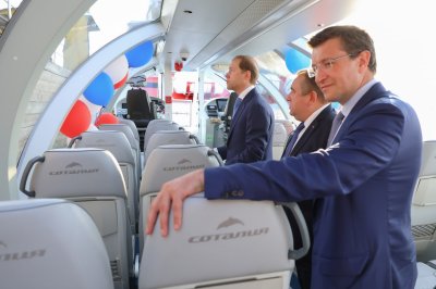 Денис Мантуров и Глеб Никитин осмотрели новые суда российского производства - «Соталия» и «ЭкоходЪ»