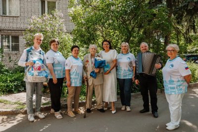 Волонтёры Победы поздравили со 100-летним юбилеем ветерана Великой Отечественной войны Александра Большакова