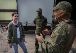 Ко Дню России из Нижегородской области отправили гуманитарный груз бойцам в зону СВО Ко Дню России из Нижегородской области отправили гуманитарный груз бойцам в зону СВО
