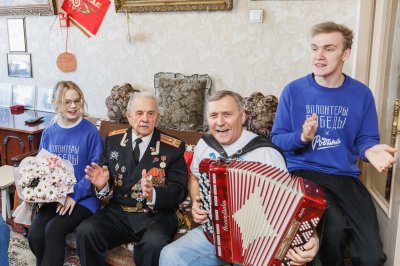 Нижегородские волонтеры Победы поздравляют ветеранов Великой Отечественной войны с наступающим Днём защитника Отечества