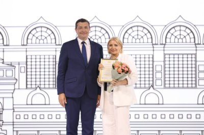 Глеб Никитин вручил награды девяти предприятиям, чья продукция или услуги попали «Золотую сотню» лучших товаров России