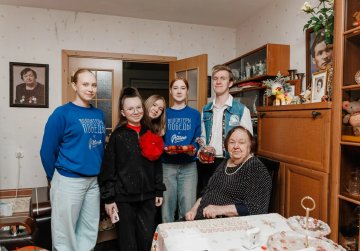 Волонтёры Победы поздравили нижегородских ветеранов с пасхальными праздниками