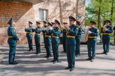 В Нижегородской области в канун Дня Победы проходят торжественные шествия у домов ветеранов Великой Отечественной войны