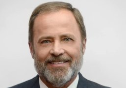 Игорь Комаров поздравил жителей Приволжского федерального округа с Днем народного единства