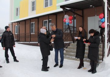 В Урене 17 жителей аварийного фонда получили ключи от новых квартир В Урене 17 жителей аварийного фонда получили ключи от новых квартир