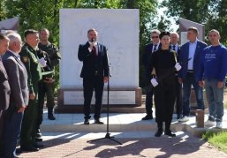 В Красных Баках торжественно открыли Аллею Славы, посвящённую героям СВО В Красных Баках торжественно открыли Аллею Славы, посвящённую героям СВО