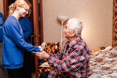 Волонтеры Победы поздравили нижегородского ветерана Григория Гребенюка со 102-летием