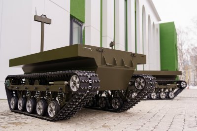 Дом народного единства отправил нижегородским бойцам роботизированную технику