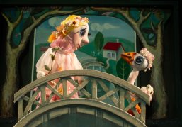 В Нижегородском театре кукол состоялась премьера музыкального спектакля «Гусёнок» В Нижегородском театре кукол состоялась премьера музыкального спектакля «Гусёнок»