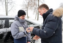 В Нижнем Новгороде трем ветеранам СВО вручили ключи от автомобилей с ручным управлением