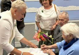 В Нижнем Новгороде состоялось торжественное чествование супругов, отмечающих 75-летие совместной жизни В Нижнем Новгороде состоялось торжественное чествование супругов, отмечающих 75-летие совместной жизни