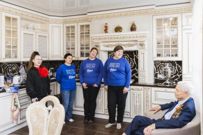Волонтёры Победы поздравили со 101-летием ветерана Великой Отечественной войны Евгения Макарова Волонтёры Победы поздравили со 101-летием ветерана Великой Отечественной войны Евгения Макарова