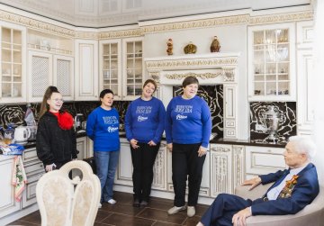 Волонтёры Победы поздравили со 101-летием ветерана Великой Отечественной войны Евгения Макарова