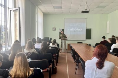 В День знаний в Нижегородской области прошли уроки мужества с участниками СВО для школьников и студентов В День знаний в Нижегородской области прошли уроки мужества с участниками СВО для школьников и студентов