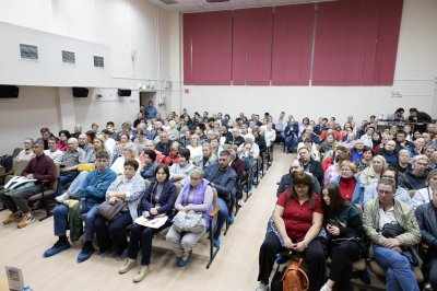 Представители нижегородского Минграда встретились с жителями домов, расположенных на территории будущего КРТ в районе ул. Бориса Панина