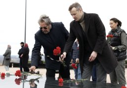 Дмитрий Старостин и Эррол Маск возложили цветы к Вечному огню в Нижегородском кремле