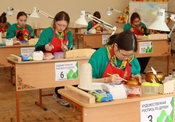 В Семенове проводится заключительный этап Всероссийского чемпионата «Профессионалы» по компетенции «Художественная роспись по дереву»