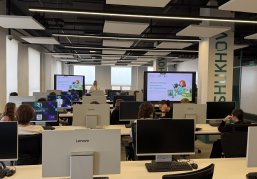 Нижегородским школьникам рассказали о принципах работы ИИ и 3D-технологий на «Уроке цифры»