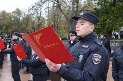 Более 300 курсантов Нижегородской академии МВД России приняли присягу в Нижегородском кремле