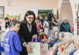 Нижегородские волонтеры организовали для жителей домов-интернатов концерты ко Дню пожилых людей
