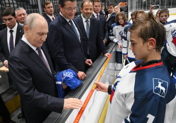 Владимир Путин посетил новый спортивный комплекс Volga Арена на Стрелке в Нижнем Новгороде