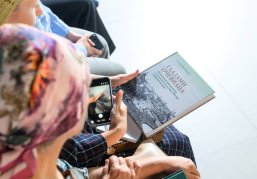 В выставочном Пакгаузе состоялась презентация второго издания книги «Глазами очевидца» Татьяны Виноградовой В выставочном Пакгаузе состоялась презентация второго издания книги «Глазами очевидца» Татьяны Виноградовой