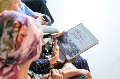 В выставочном Пакгаузе состоялась презентация второго издания книги «Глазами очевидца» Татьяны Виноградовой В выставочном Пакгаузе состоялась презентация второго издания книги «Глазами очевидца» Татьяны Виноградовой