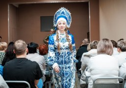 Волонтёры Победы поздравляют с наступающим Новым годом военнослужащих в нижегородских госпиталях