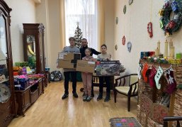 Дети из Харцызска получили подарки от Егора Полякова и Юлии Алешиной  Дети из Харцызска получили подарки от Егора Полякова и Юлии Алешиной