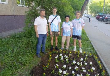 Волонтеры Победы благоустраивают дворы нижегородских ветеранов в рамках акции «Палисадник Победы» Волонтеры Победы благоустраивают дворы нижегородских ветеранов в рамках акции «Палисадник Победы»