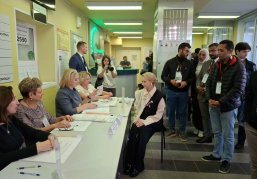 Председатель облизбиркома Маргарита Андреева проголосовала на участке при помощи механизма «Мобильный избиратель» Председатель облизбиркома Маргарита Андреева проголосовала на участке при помощи механизма «Мобильный избиратель»
