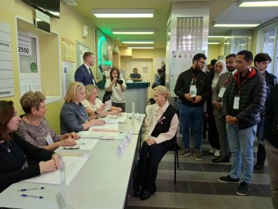 Председатель облизбиркома Маргарита Андреева проголосовала на участке при помощи механизма «Мобильный избиратель» Председатель облизбиркома Маргарита Андреева проголосовала на участке при помощи механизма «Мобильный избиратель»