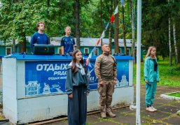 Волонтеры Победы проводят в нижегородских школах «Уроки мужества» ко Дню Государственного флага России