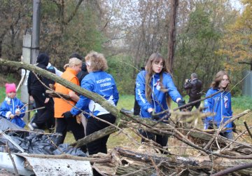 Более 150 кубометров мусора собрали участники субботника в Балахне Более 150 кубометров мусора собрали участники субботника в Балахне
