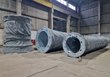 Первые опоры для канатной дороги через Оку доставлены в Нижний Новгород