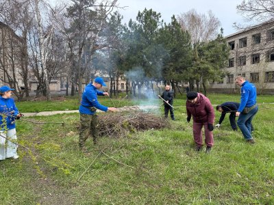 Нижегородские волонтеры приняли участие в общереспубликанском субботнике в ДНР Нижегородские волонтеры приняли участие в общереспубликанском субботнике в ДНР