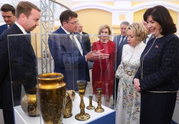 Валентине Матвиенко и Наталье Кочановой представили выставку изделий НХП на Форуме креативных территорий