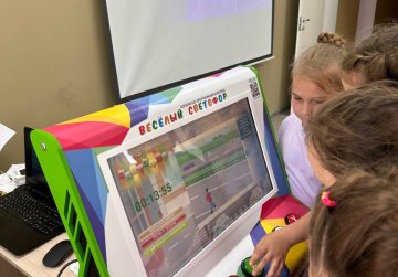 Юных нижегородцев обучают правилам дорожного движения в мобильных «Лабораториях безопасности» в летних лагерях