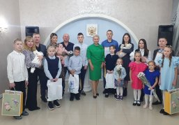 Многодетные семьи Борского округа поздравили в местном отделе ЗАГС Многодетные семьи Борского округа поздравили в местном отделе ЗАГС