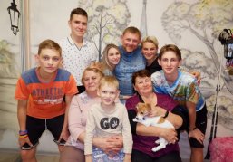 Около 900 нижегородских многодетных семей получили земельные участки и жилищные сертификаты в I полугодии 2025 года Около 900 нижегородских многодетных семей получили земельные участки и жилищные сертификаты в I полугодии 2025 года