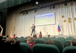 Встреча школьников с ветераном СВО Александром Курицыным прошла в школе № 189 Встреча школьников с ветераном СВО Александром Курицыным прошла в школе № 189
