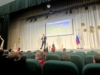 Встреча школьников с ветераном СВО Александром Курицыным прошла в школе № 189 Встреча школьников с ветераном СВО Александром Курицыным прошла в школе № 189