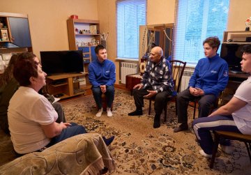 Волонтеры Дома народного единства взяли шефство над 100-летним ветераном Великой Отечественной войны из Харцызска