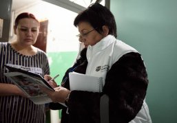 Социальные участковые проводят опрос жителей об ограничении продажи вейпов