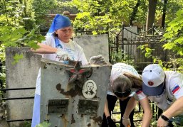 Волонтеры Победы приводят в порядок воинские захоронения в Нижнем Новгороде и округах области