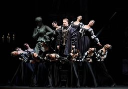 В Нижегородском театре оперы и балета состоялась премьера оперы Джузеппе Верди «Риголетто» В Нижегородском театре оперы и балета состоялась премьера оперы Джузеппе Верди «Риголетто»