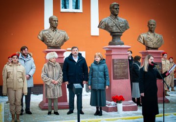 В Чкаловске открыли бюсты героев-летчиков Георгия Байдукова и Александра Белякова