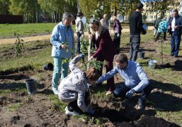 В Дивеевской школе-интернате высадили фруктовый сад в честь 70-летия стройкомплекса России В Дивеевской школе-интернате высадили фруктовый сад в честь 70-летия стройкомплекса России